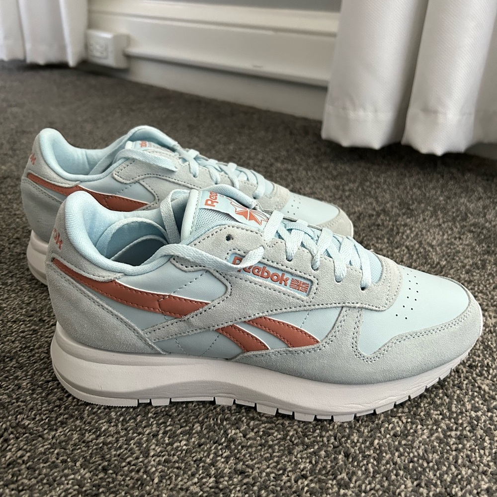 Women’s classic Reebok sneakers